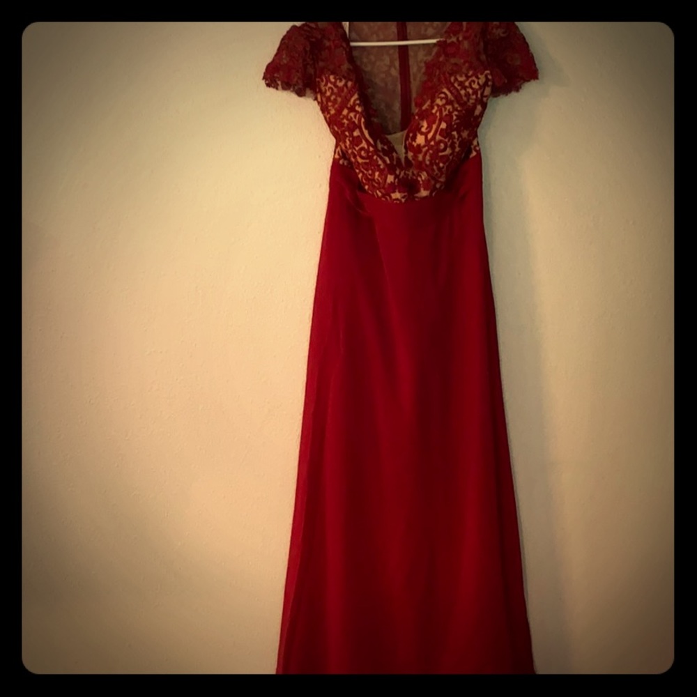 Women’s JJ’s House maroon bridesmaids dress.